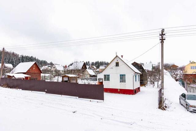 Садовое товарищество "Уша Плюс" расположено в 5,5 км от агрогородка Пе